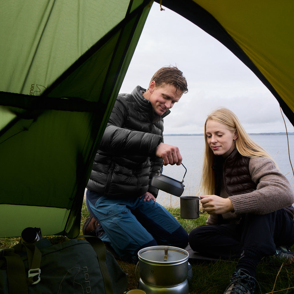 Woman in a Companyon Asta down vest and man in a Companyon Hjalte down jacket